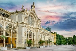 Karlovy Vary - město lázní, exkluzivního skla a becherovky