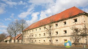 Sýpka Postoloprty (Exteriér)