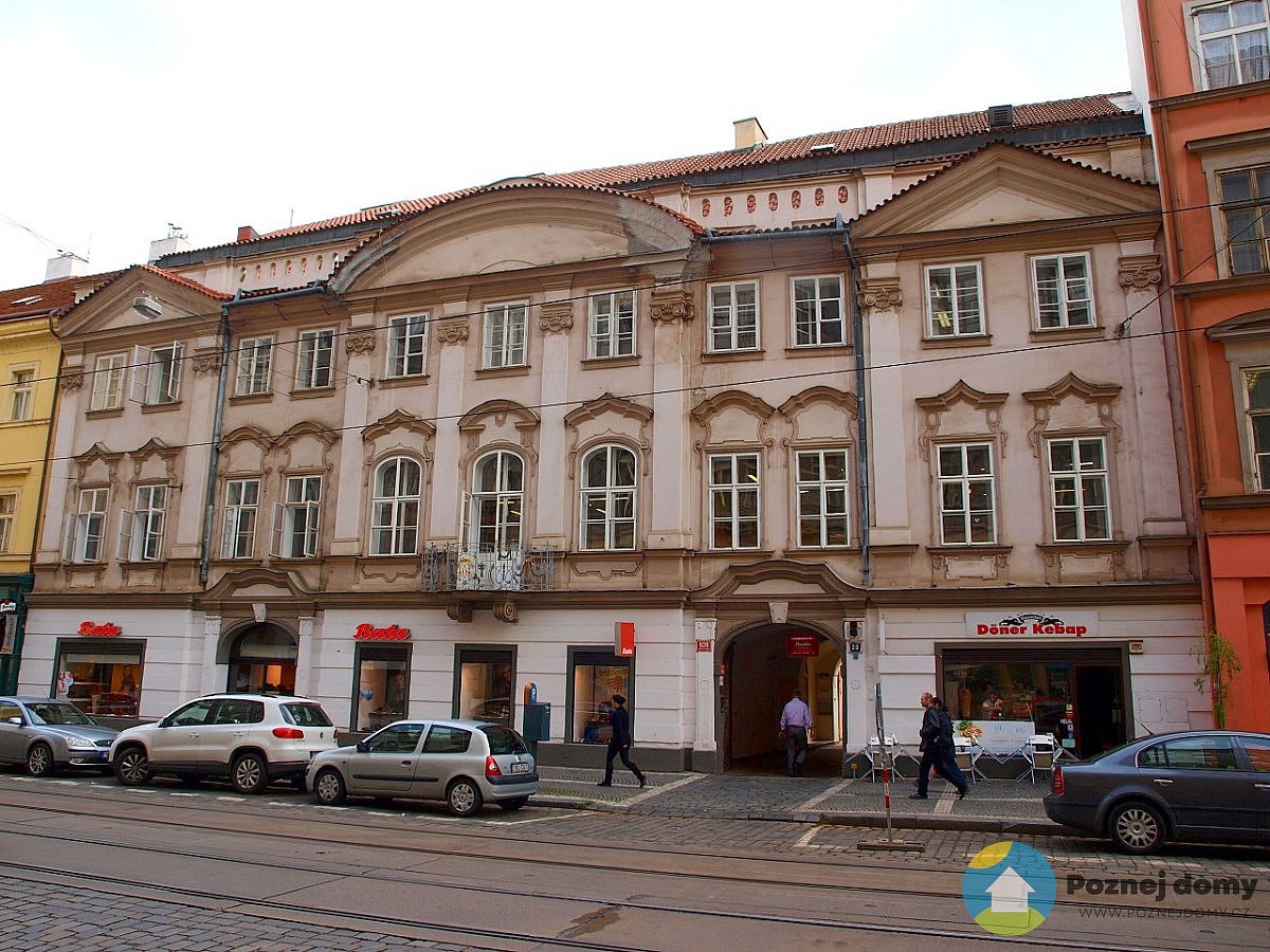 Harrachovský palác - https://cs.wikipedia.org/wiki/Harrachovsk%C3%BD_pal%C3%A1c#/media/Soubor:Harrachovsk%C3%BD_pal%C3%A1c.jpg (Exteriér), autor: VitVit, datum: 2012