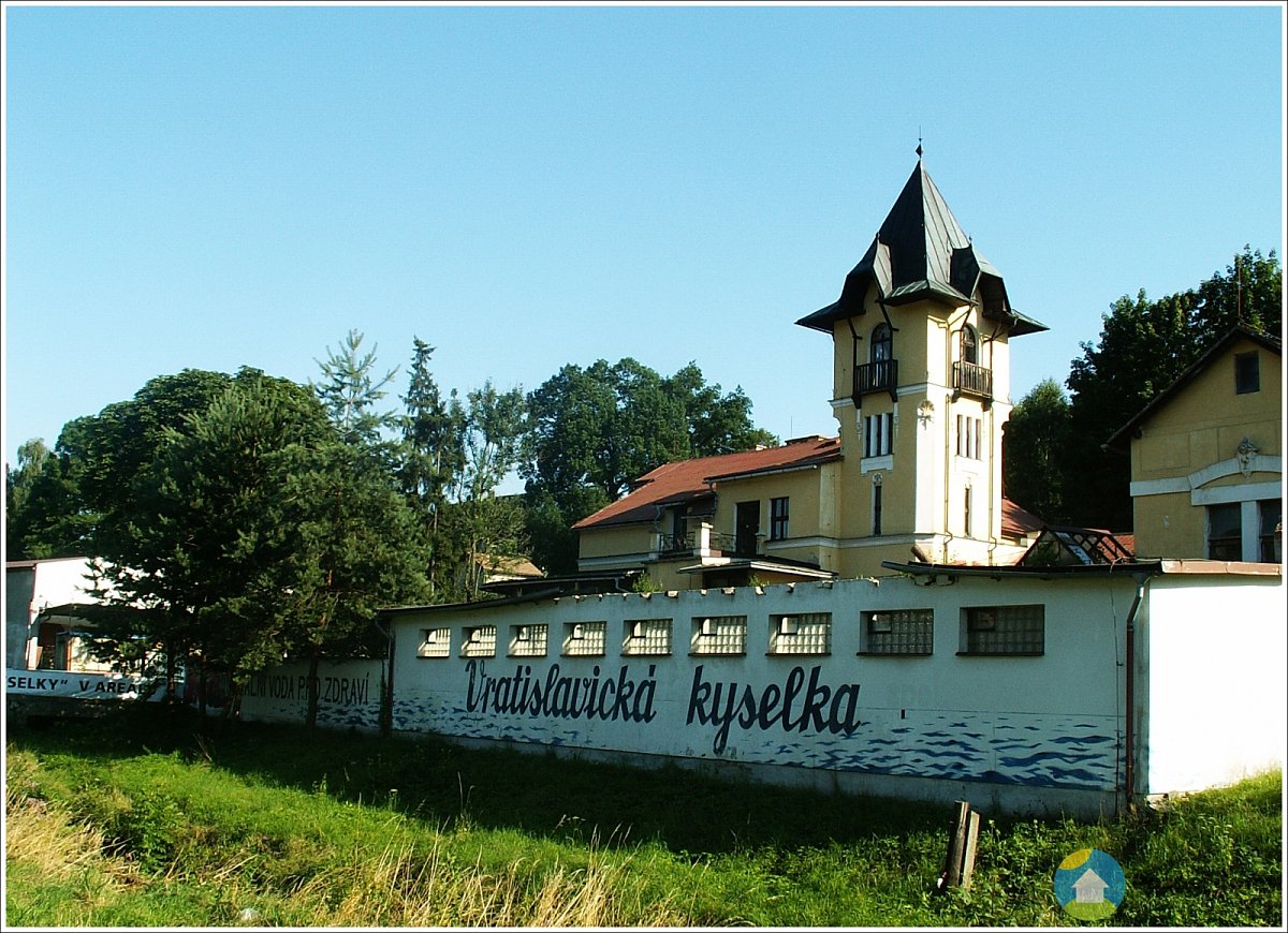 Vratislavická kyselka (Exteriér), autor: Autor: Josef Jeništa – Fotografie je vlastním dílem, Minolta Z3, Volné dílo, https://commons.wikimedia.org/w/index.php?curid=2422191