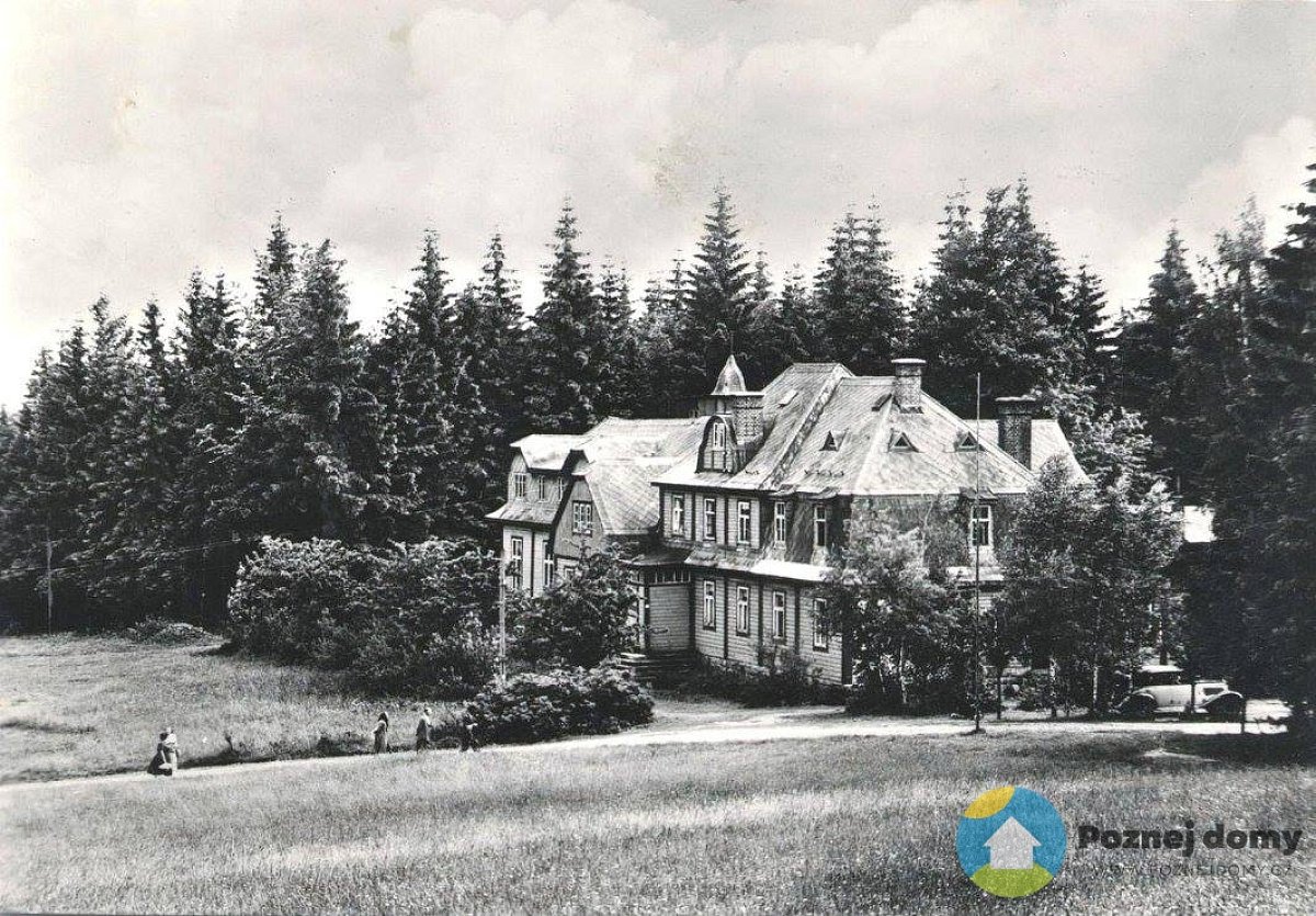 Hašlerova chata - Dornstbaude bez věžičky, letní sezona.
 (Dobové fotografie (před rokem 2000))