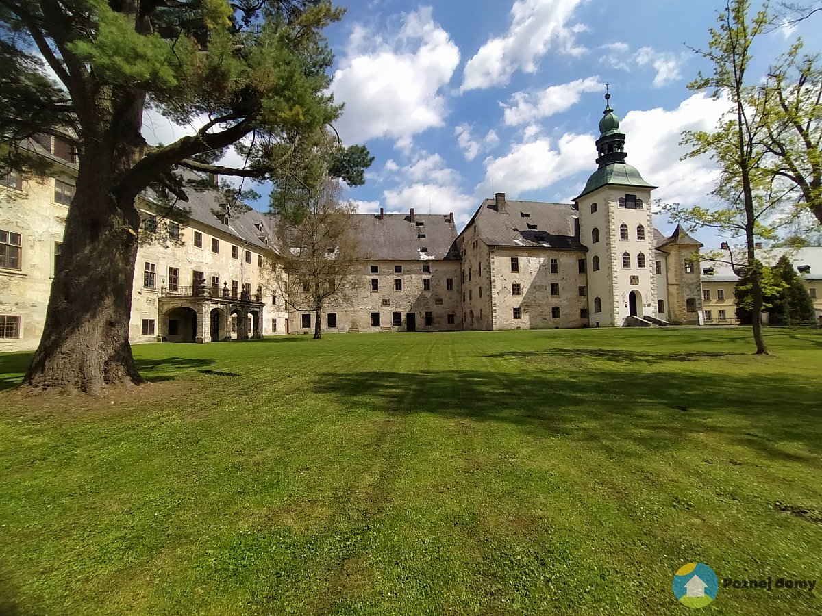 Zámek Janovice u Rýmařova (Exteriér), autor: zamek-janoviceurymarova.cz, datum: 2022