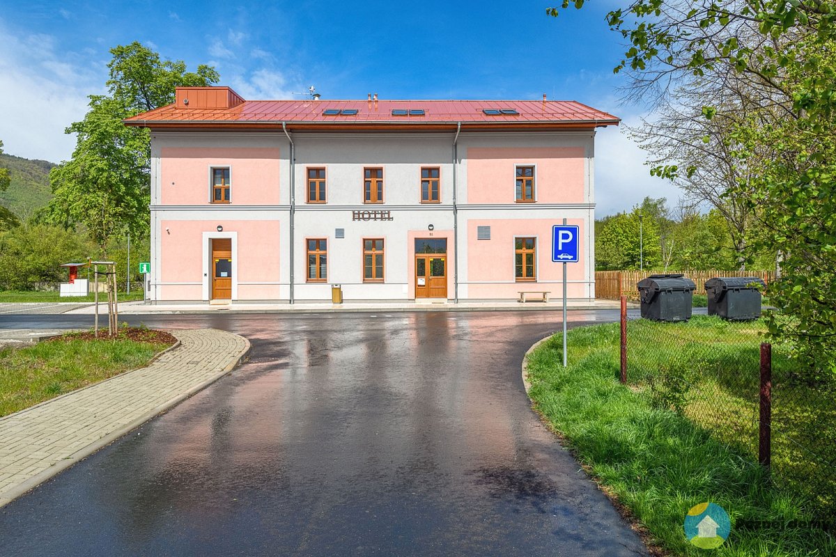 Hotel Nádraží Horní Jiřetín (Exteriér), autor: hotelnadrazi.cz