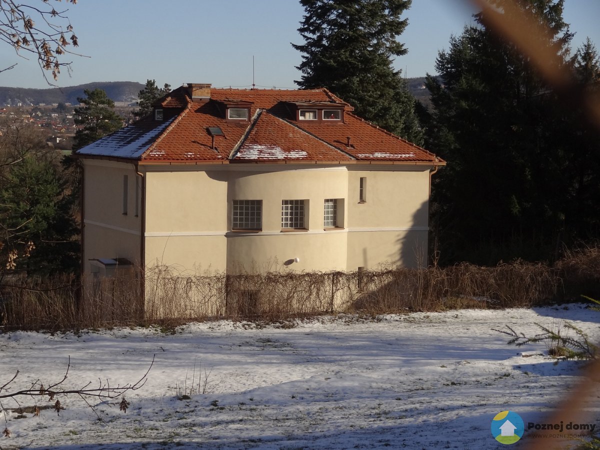 Vila MUDr. Karla Gutha (Exteriér), autor: MartinVeselka – Vlastní dílo, CC BY-SA 4.0, https://commons.wikimedia.org/w/index.php?curid=46232560