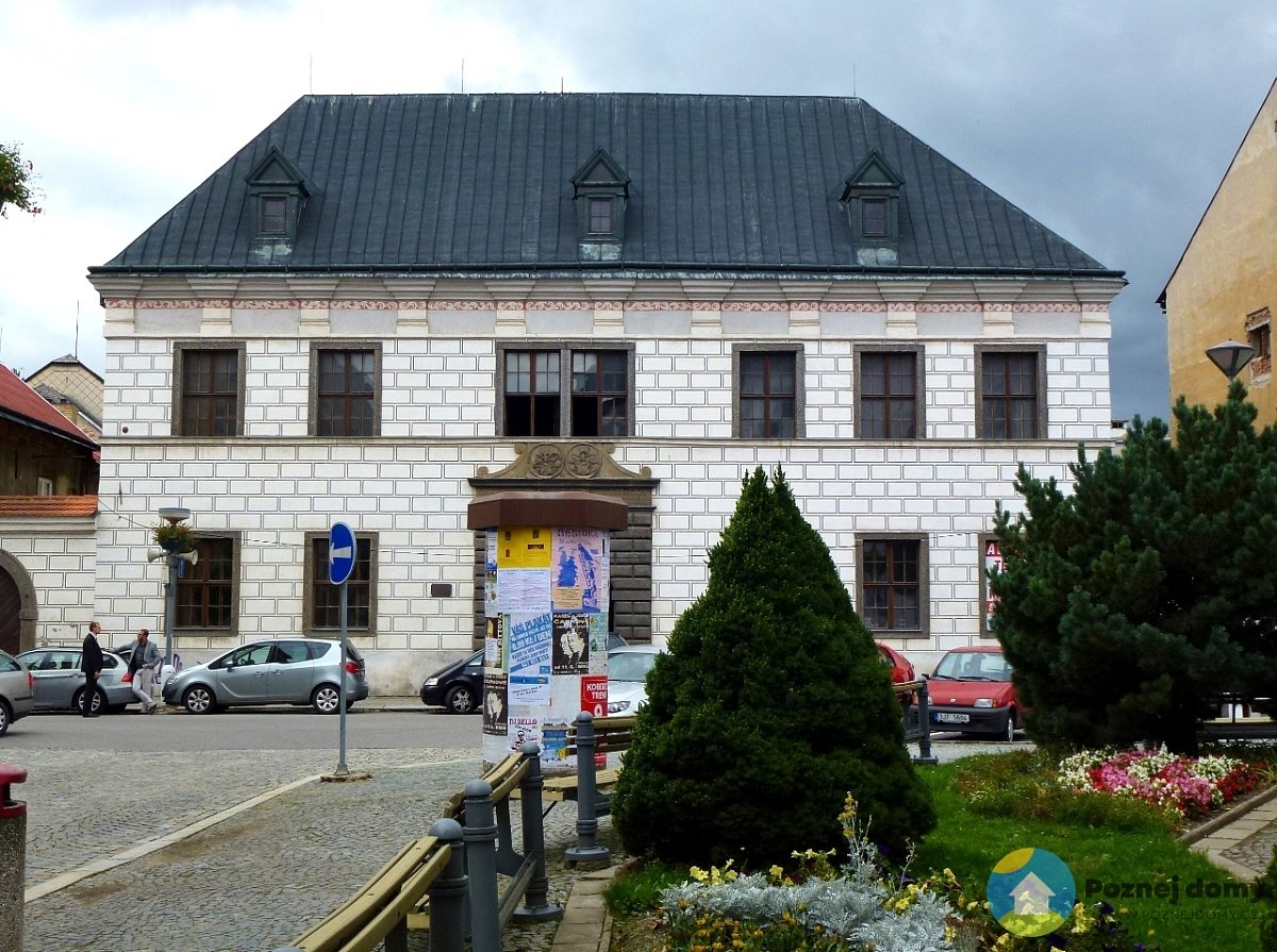 Luteránské gymnázium Velké Meziříčí (Exteriér), autor: Autor: Miroslava Zajícová – Vlastní dílo, CC BY-SA 3.0, https://commons.wikimedia.org/w/index.php?curid=30077073