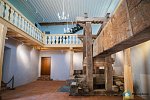 Vinařství Válkovi - Kládový lis z roku 1727 v barokní lisovně (in situ). Nejstarší a největší dochovaný lis v Evropě. Památkově chráněno. (Interiér), autor: Dana Šubová, datum: 2026