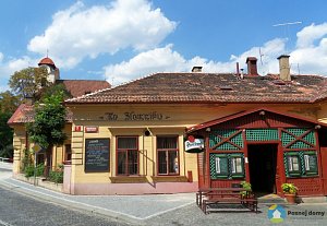 Restaurace Na Slamníku (Exteriér), autor: Autor: Halavac – Tento obrázek byl nahrán v rámci projektu Wiki miluje památky 2012., CC BY-SA 3.0, https://commons.wikimedia.org/w/index.php?curid=21054799