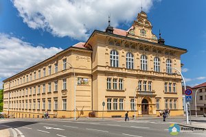 Gymnázium Pierra de Coubertina (Exteriér), autor: Radomír Kočí, datum: 9.5.2024