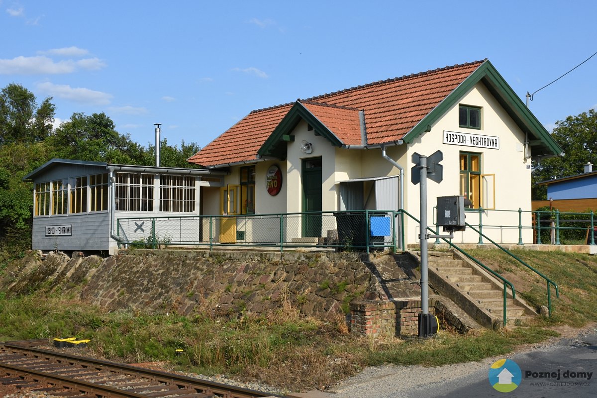 Hospoda - Vechtrovna Troubsko (Exteriér), autor: Autor: Ben Skála, Benfoto – Vlastní dílo, CC BY-SA 4.0, https://commons.wikimedia.org/w/index.php?curid=89242725
