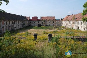 Hospodářský dvůr zámku Zákupy (Exteriér), autor: https://www.zamek-zakupy.cz/