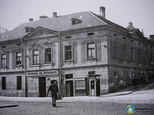 Usedlost Demartinka - Usedlost Demartinka na Plzeňské třídě zachycena kolem roku 1930. Demartinka byla od roku 1976 kultůrní památkou a přesto byla celkem zbytečně v roce 1980 zbořena. (Dobové fotografie (před rokem 2000))