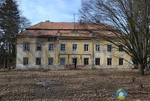 Zámek Hajany (Exteriér), autor: Autor: RomanM82 – Vlastní dílo, CC BY-SA 4.0, https://commons.wikimedia.org/w/index.php?curid=116241360, datum: 2022