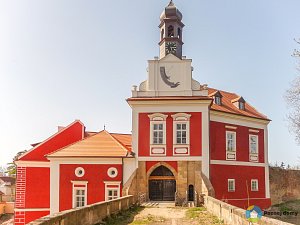 Starý zámek Škvorec (Exteriér), autor: Radomír Kočí, datum: 12.4.2010