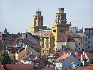 Městská telefonní ústředna Žižkov - https://cs.wikipedia.org/wiki/M%C4%9Bstsk%C3%A1_telefonn%C3%AD_%C3%BAst%C5%99edna#/media/Soubor:Fibi%C5%A1ka.jpg (Exteriér), autor: Egg, datum: 2006