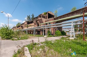 Vojtěšská huť – navážecí rampa se zásobníky rudy (Exteriér), autor: Radomír Kočí, datum: 17.5.2020