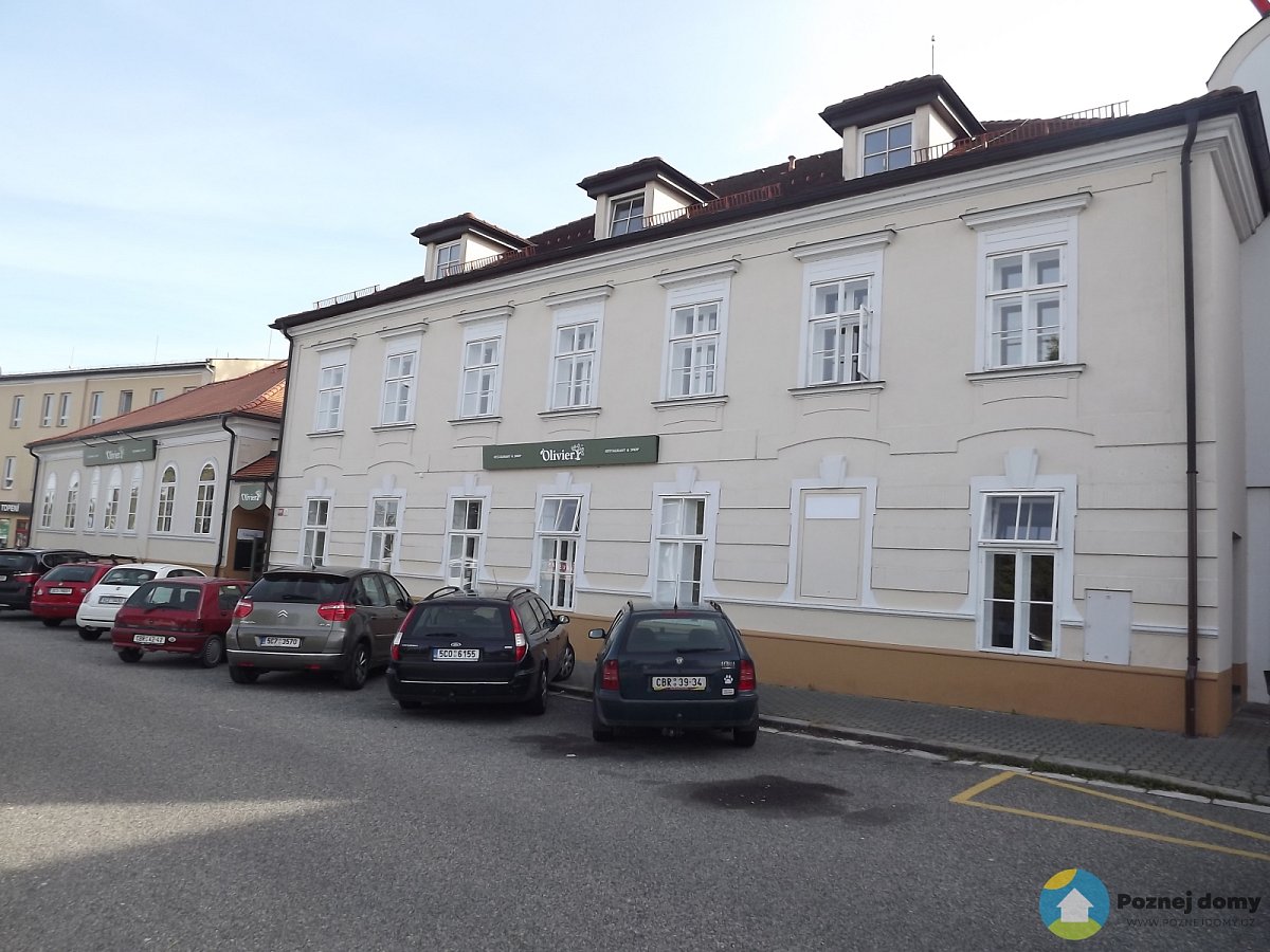 Zájezdní hostinec U Slovanské lípy (Exteriér), autor: Autor: JAn Dudík – Vlastní dílo, CC BY-SA 3.0, https://commons.wikimedia.org/w/index.php?curid=21598546