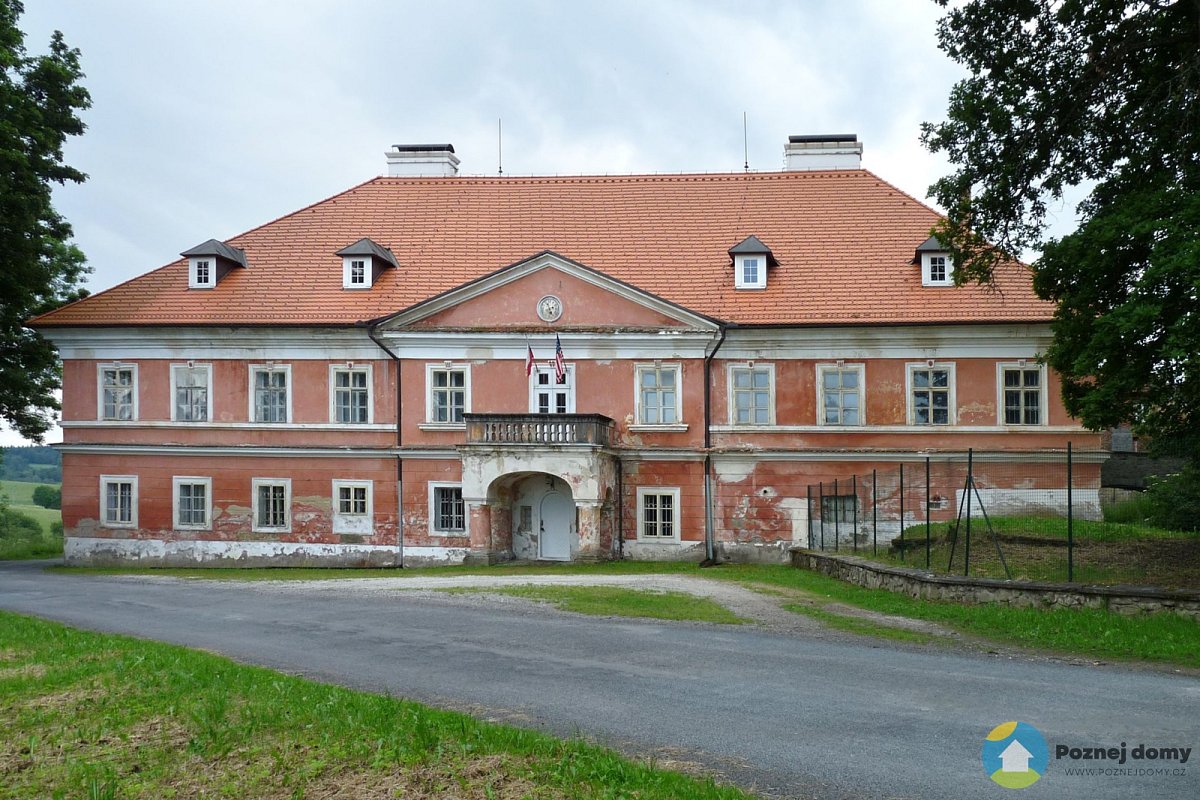 Zámek Kundratice (Exteriér), autor: Autor: Czeva – Vlastní dílo, CC BY-SA 3.0, https://commons.wikimedia.org/w/index.php?curid=20013533