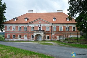 Zámek Kundratice (Exteriér), autor: Autor: Czeva – Vlastní dílo, CC BY-SA 3.0, https://commons.wikimedia.org/w/index.php?curid=20013533