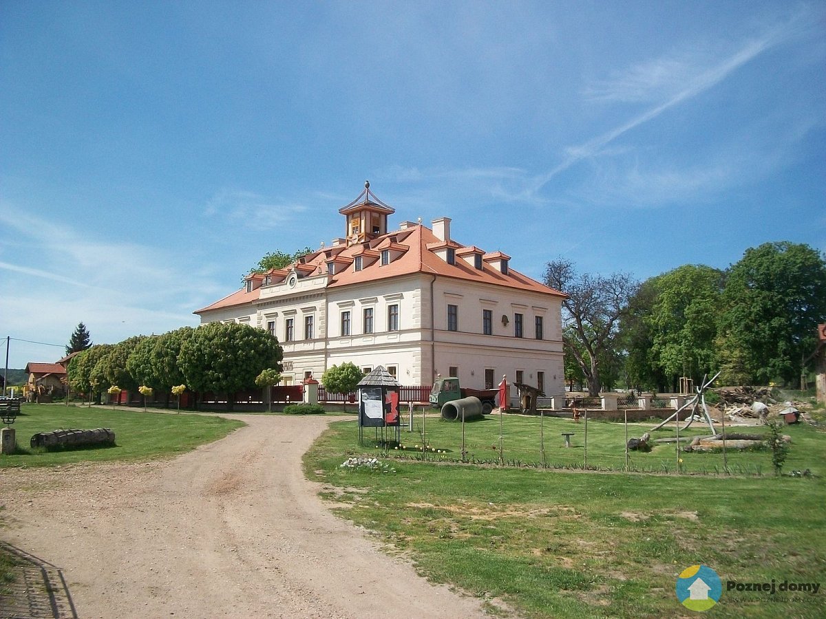 Zámek Rochlov (Exteriér), autor: Martin Milichovský, datum: 07.05.2011