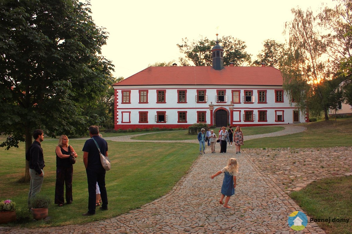 Zámek Třebešice u Divišova (Exteriér), autor: FB Zámek Třebešice